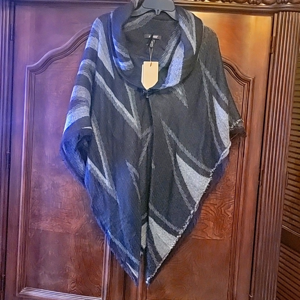 Altere Poncho NWT